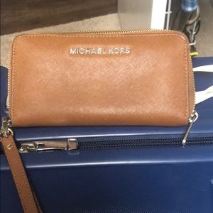Michael kors wristlet
